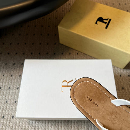 THE ROW 26S THONG SANDALS IN WHITE CALFSKIN AND SUEDE