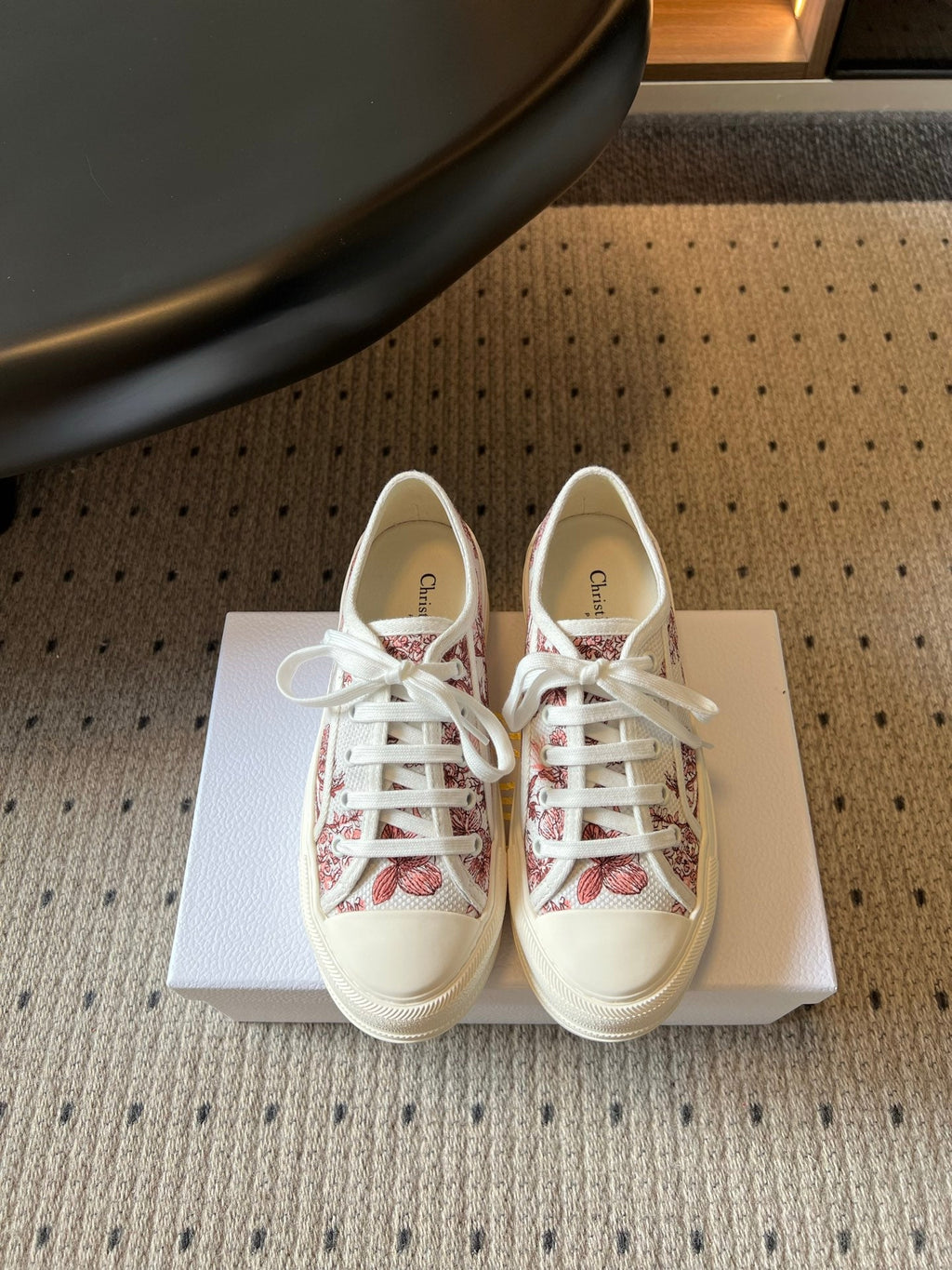DIOR 26S LOW-TOP SNEAKER 50MM IN WHITE AND RED OBLIQUE EMBROIDERED CANVAS