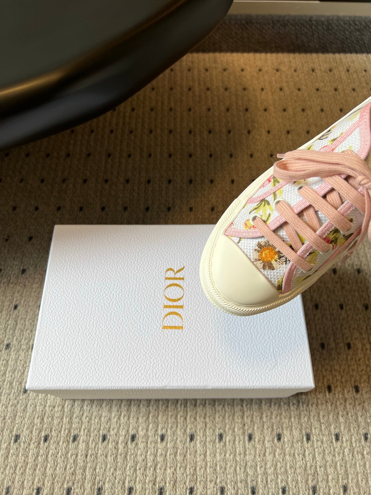 DIOR 26S LOW-TOP SNEAKER 50MM IN WHITE AND PINK EMBROIDERED CANVAS