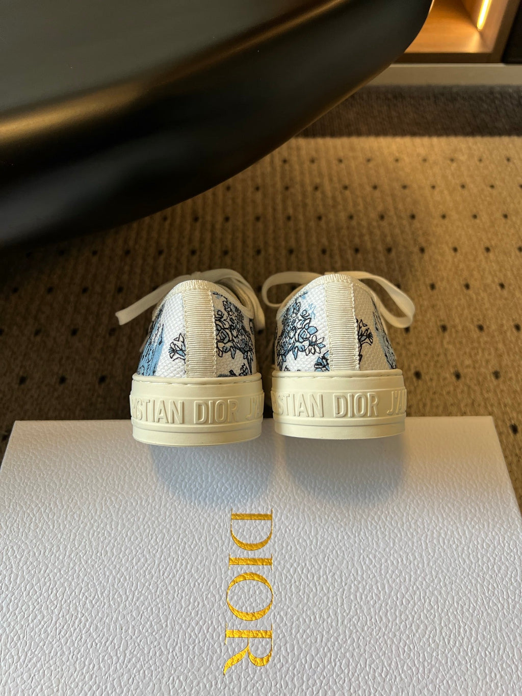 DIOR 26S LOW-TOP SNEAKER 35MM IN WHITE AND BLUE EMBROIDERED CANVAS