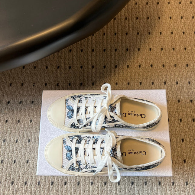 DIOR 26S LOW-TOP SNEAKER 35MM IN WHITE AND BLUE EMBROIDERED CANVAS
