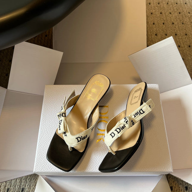 DIOR 26S HIGH-HEEL THONG SANDAL 35MM IN BEIGE EMBROIDERED CANVAS AND BLACK CALFSKIN