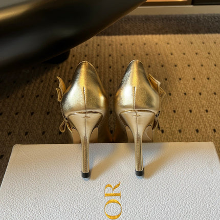 DIOR 26S POINTED-TOE PUMPS 95MM IN GOLD CALFSKIN WITH J'ADIOR BOW