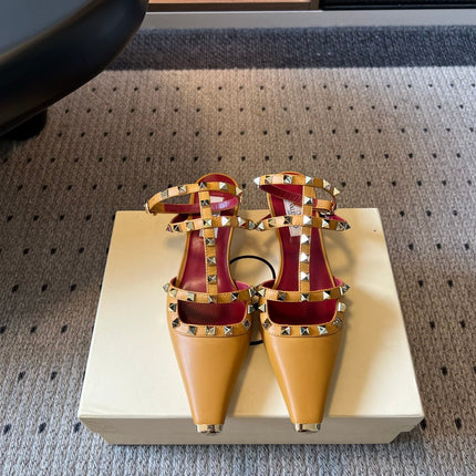 VALENTINO 26S ROCKSTUD HIGH HEELS 40 MM IN CAMEL BROWN CALFSKIN