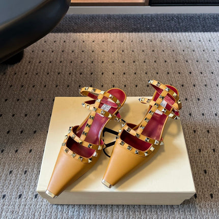 VALENTINO 26S ROCKSTUD HIGH HEELS 40 MM IN CAMEL BROWN CALFSKIN