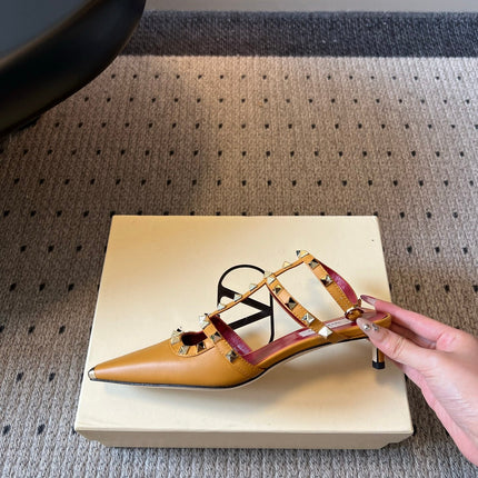 VALENTINO 26S ROCKSTUD HIGH HEELS 40 MM IN CAMEL BROWN CALFSKIN