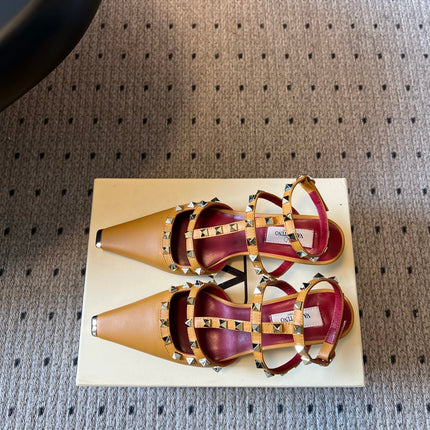 VALENTINO 26S ROCKSTUD HIGH HEELS 40 MM IN CAMEL BROWN CALFSKIN