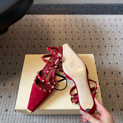 VALENTINO 26S ROCKSTUD HIGH HEELS 40 MM IN DARK RED SUEDE
