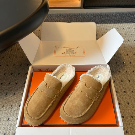 HM 26S DESTIN MULES IN CAMEL BROWN SUEDE