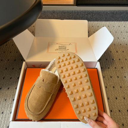 HM 26S DESTIN MULES IN CAMEL BROWN SUEDE
