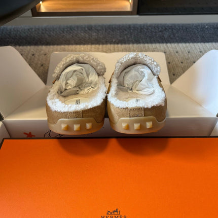 HM 26S DESTIN MULES IN CAMEL BROWN SUEDE