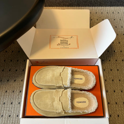 HM 26S DESTIN MULES IN BEIGE SUEDE