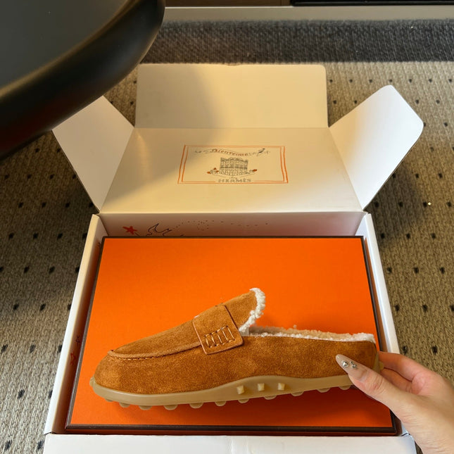 HM 26S DESTIN MULES IN COGNAC BROWN SUEDE