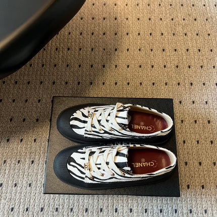 CHANEL 26S LACE UP SNEAKERS IN BLACK CALFSKIN AND WHITE PONY HAIR