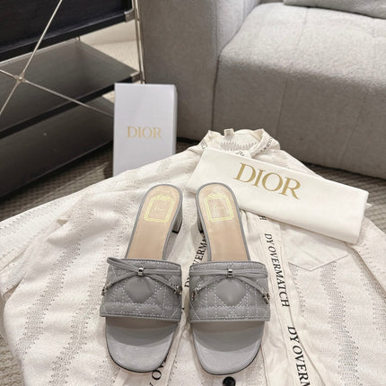 DIOR 26S HEELED MULES 45 MM IN LIGHT GREY QUILTED CALFSKIN SILVER HARDWARE