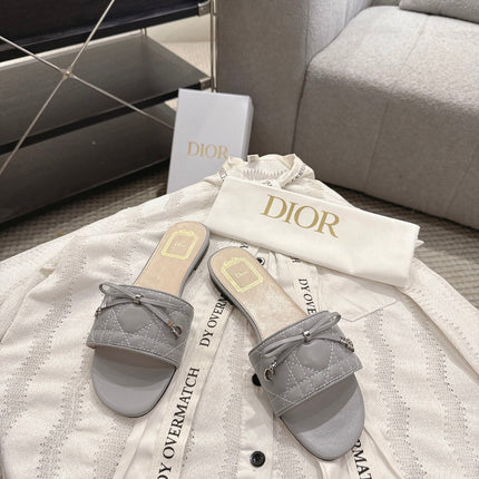 DIOR 26S FLAT MULES IN LIGHT GREY QUILTED CALFSKIN SILVER HARDWARE