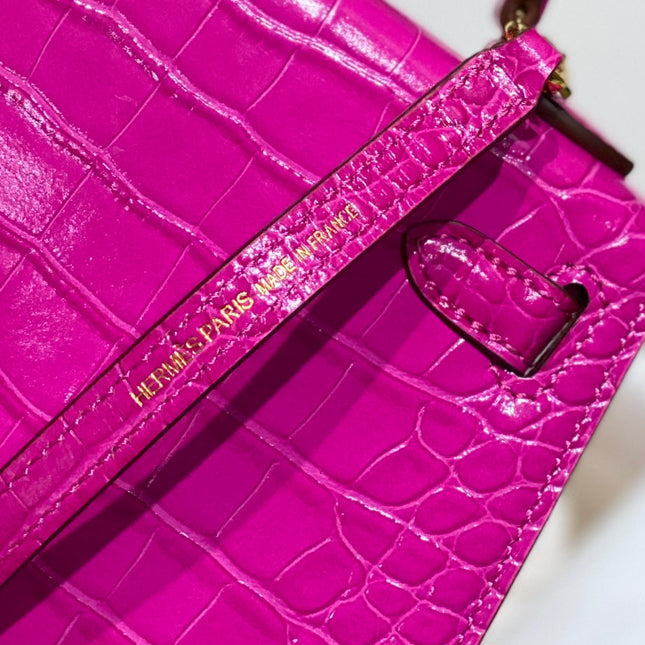 HERMES 25S MINI KELLY 19 IN DEEP MAGENTA CALFSKIN GOLD HARDWARE