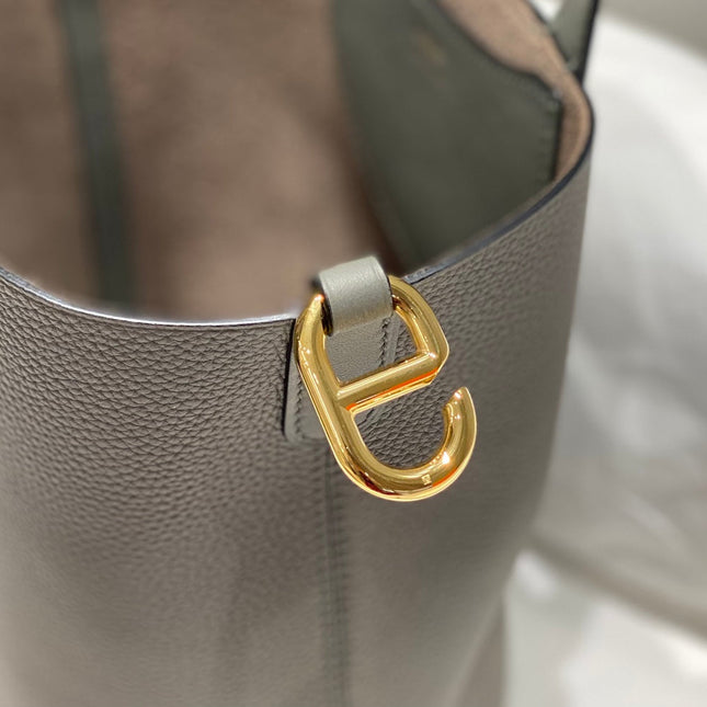 HERMES 25S IN THE LOOP 18 IN ETOUPE CALFSKIN GOLD HARDWARE