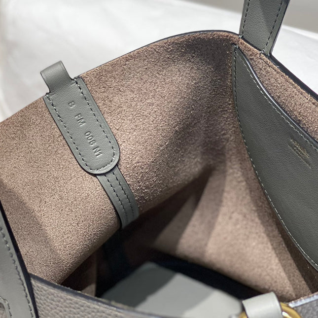 HERMES 25S IN THE LOOP 18 IN ETOUPE CALFSKIN GOLD HARDWARE