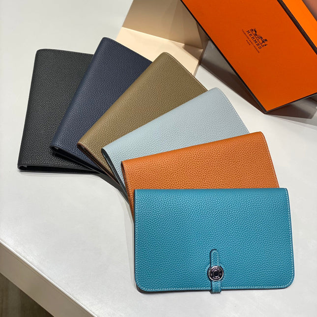 TOGO PASSPORT HOLDER 20 IN BLACK CALFSKIN