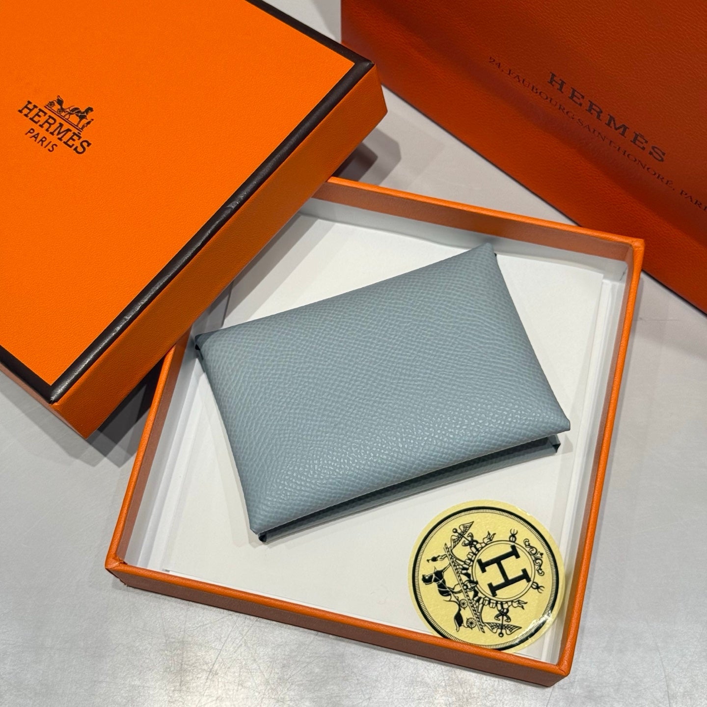 CALVI DUO COMPACT CARD HOLDER IN ASH GRAY EPSOM CALFSKIN