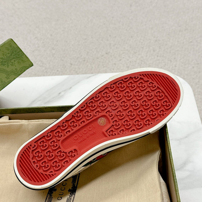 GUCCI 26S LOW TOP SNEAKERS IN BEIGE EBONY CANVAS STYLE 11