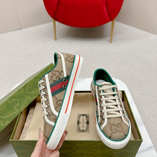 GUCCI 26S LOW TOP SNEAKERS IN BROWN CANVAS STYLE 23