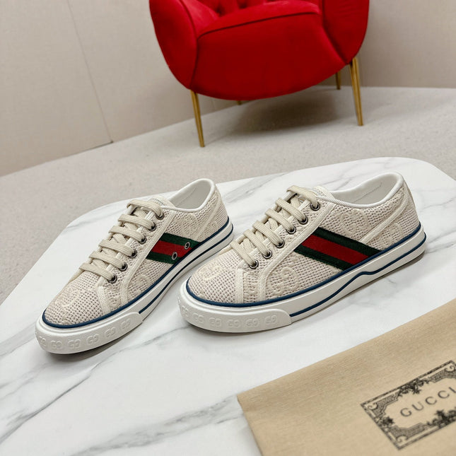 GUCCI 26S LOW TOP SNEAKERS IN IVORY WHITE CANVAS STYLE 08