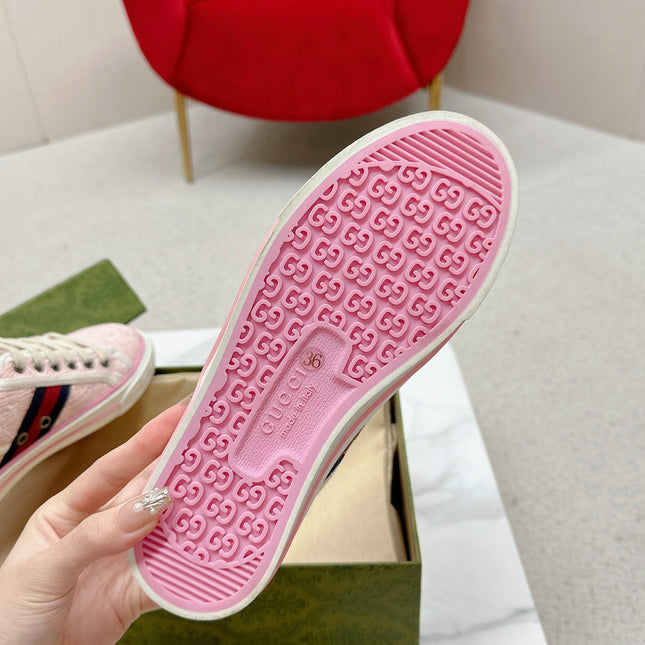 GUCCI 26S LOW TOP SNEAKERS IN LIGHT PINK CANVAS STYLE 09