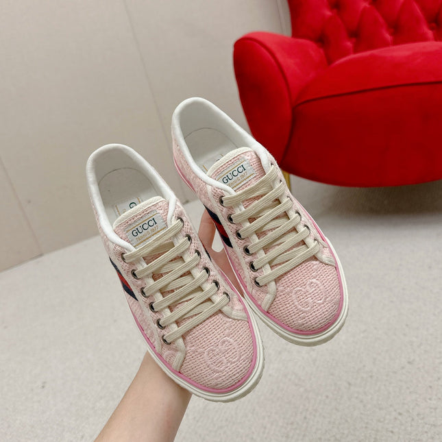 GUCCI 26S LOW TOP SNEAKERS IN LIGHT PINK CANVAS STYLE 09