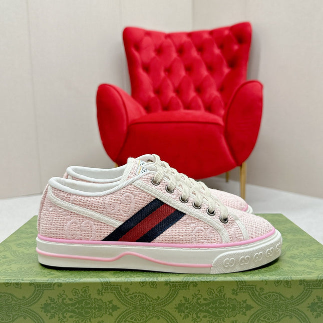 GUCCI 26S LOW TOP SNEAKERS IN LIGHT PINK CANVAS STYLE 09