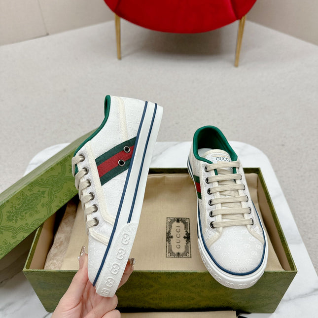 GUCCI 26S LOW TOP SNEAKERS IN WHITE CANVAS STYLE 10