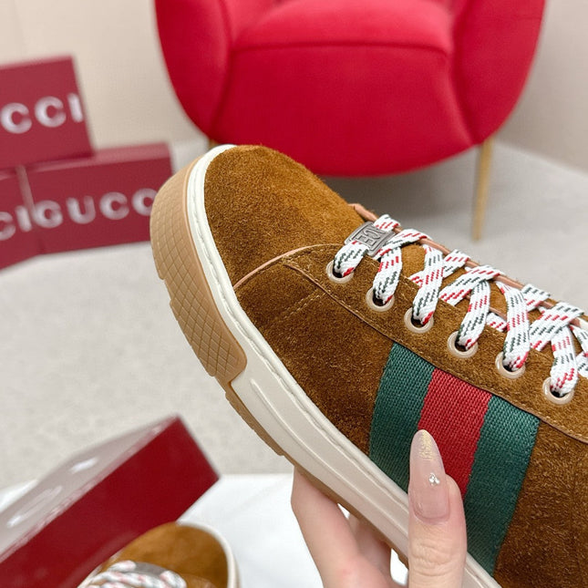 GUCCI 26S LOW TOP SNEAKERS IN CARAMEL BROWN SUEDE STYLE 05