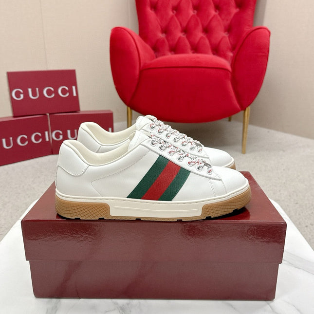 GUCCI 26S LOW TOP SNEAKERS IN WHITE CALFSKIN STYLE 02