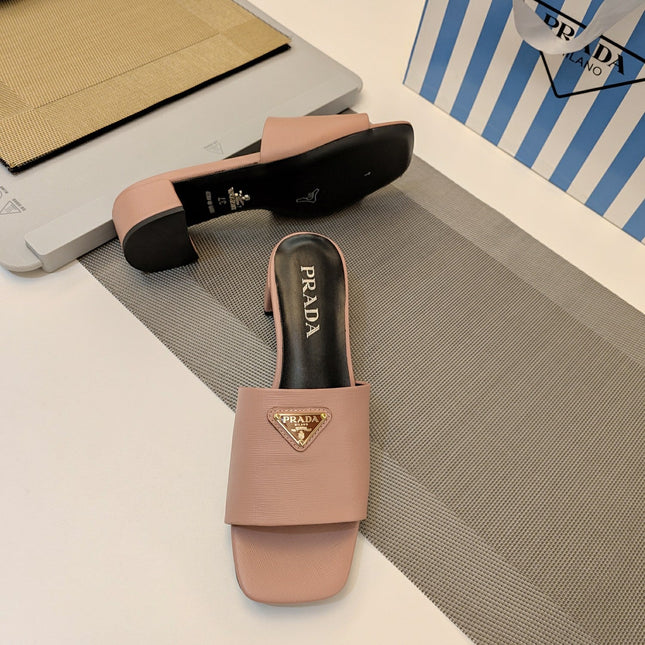 PRADA 26S OPEN TOE MULES 45MM IN BLUSH PINK SAFFIANO CALFSKIN WITH LOGO