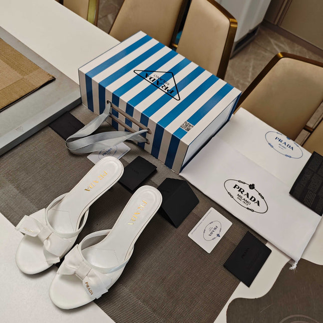 PRADA 26S HEEL MULE SANDALS 75MM IN WHITE CALFSKIN WITH BOW