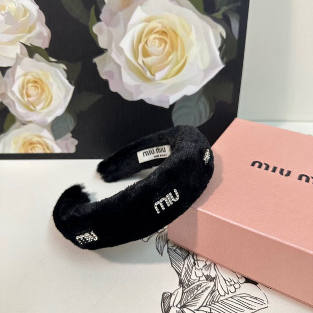 THICK HEADBAND WITH DIAMOND LOGO IN BLACK PLUSH FABRIC 412484