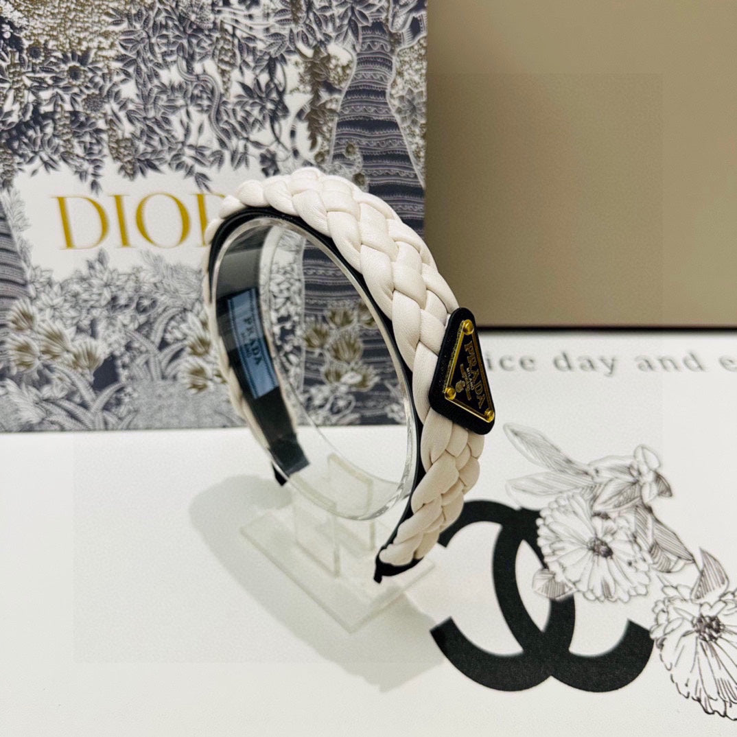 BRAIDED HAIRBAND IN WHITE SOFT LAMBSKIN 432845