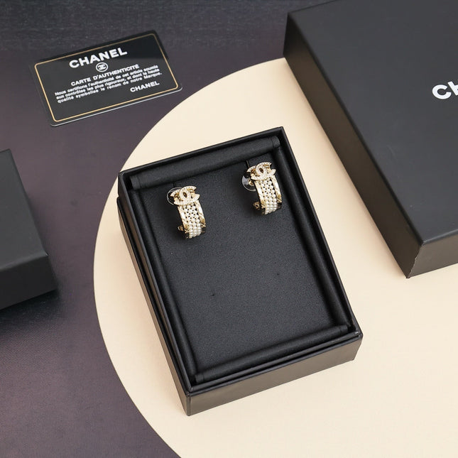 CHANEL 26S DOUBLE C LOGO PEARL & CRYSTAL HOOP EARRINGS IN GOLD METAL 630028