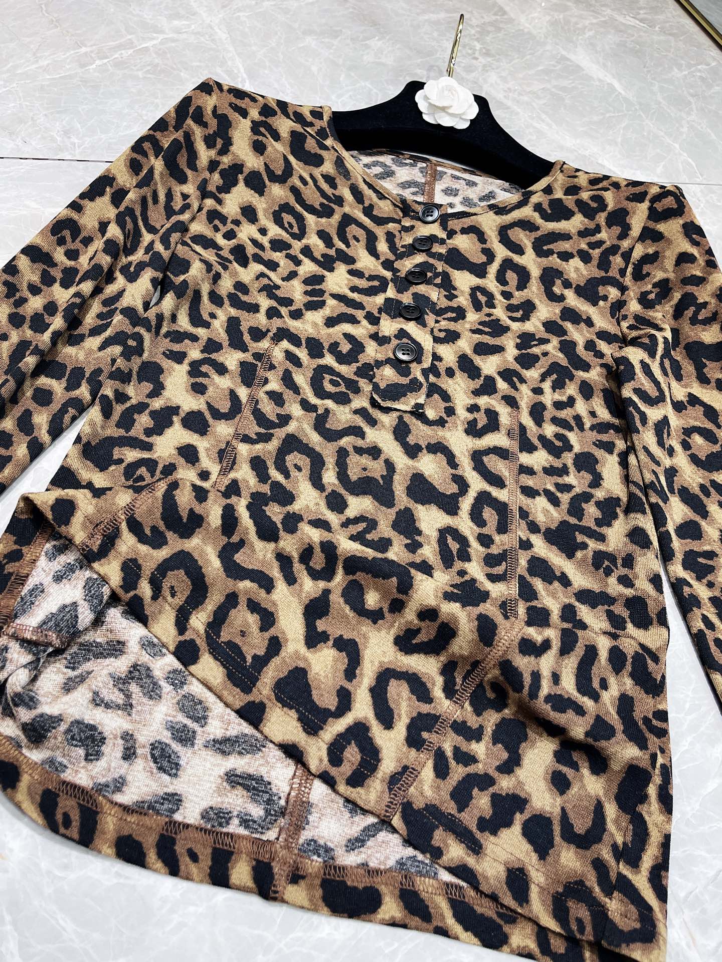 YSL 25S FITTED T-SHIRT STYLE 204