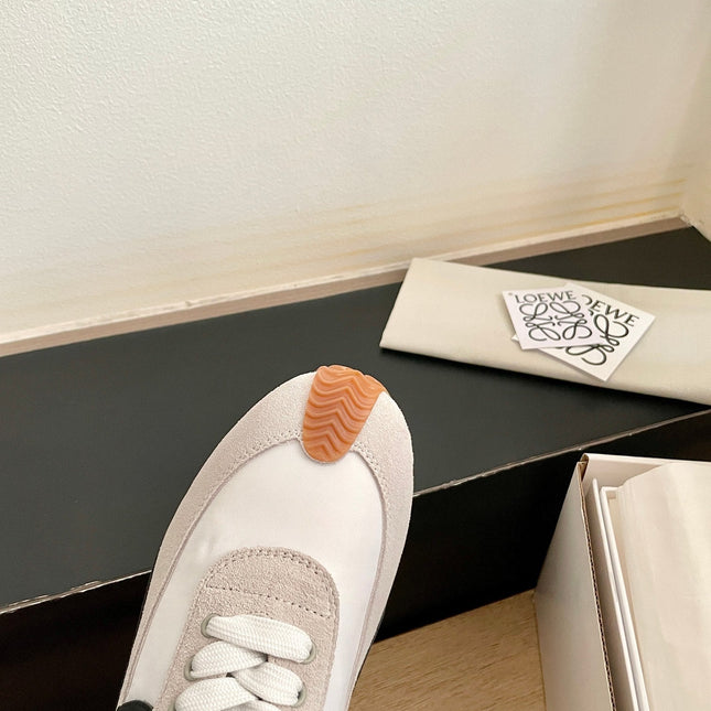 LOEWE 26S FLOW RUNNER SNEAKER IN LIGHT GRAY SUEDE AND BLACK SHEEPSKIN