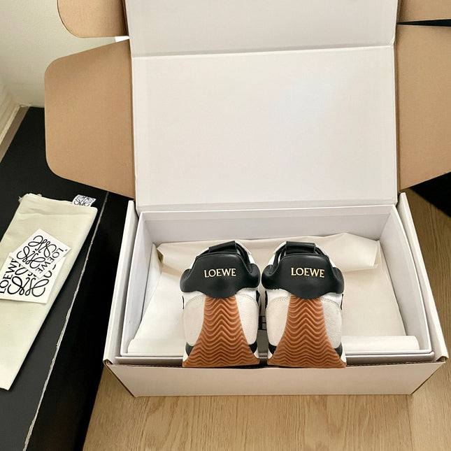 LOEWE 26S FLOW RUNNER SNEAKER IN LIGHT GRAY SUEDE AND BLACK SHEEPSKIN