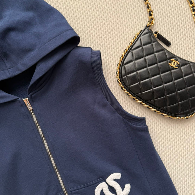 CHANEL 26S HOODED VEST 880