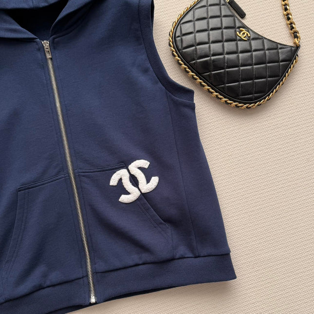 CHANEL 26S HOODED VEST 880