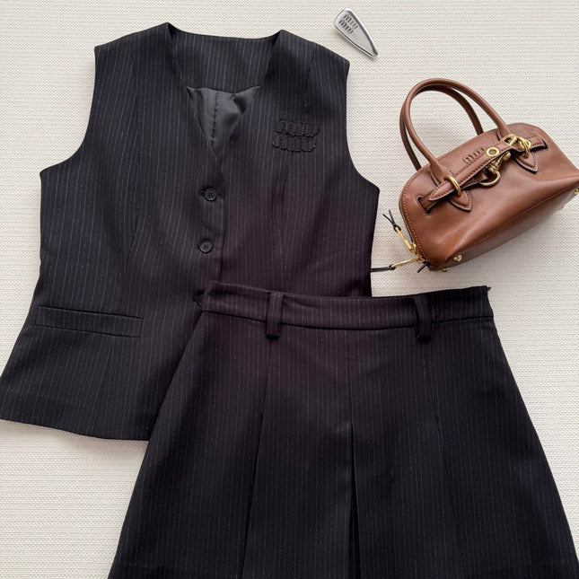 MIUMIU 26S SET VEST AND PLEATED SKIRT 867
