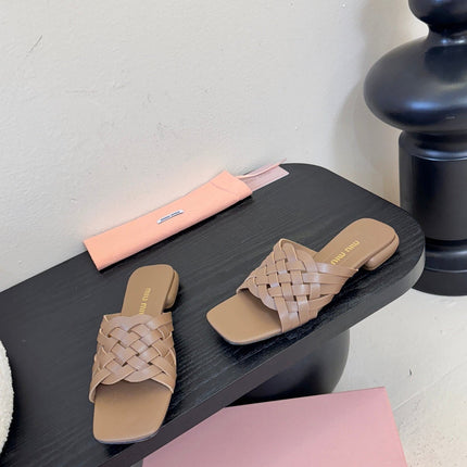 MIUMIU 26S IVETTE WOVEN SLIDE SANDALS IN BROWN CALFSKIN