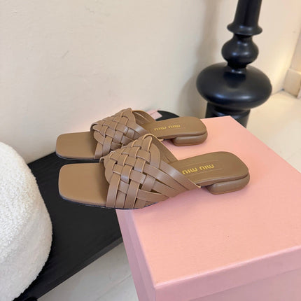 MIUMIU 26S IVETTE WOVEN SLIDE SANDALS IN BROWN CALFSKIN