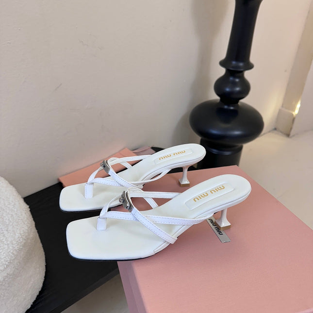 MIUMIU 26S LOW-HEEL THONG SANDALS IN WHITE CALFSKIN