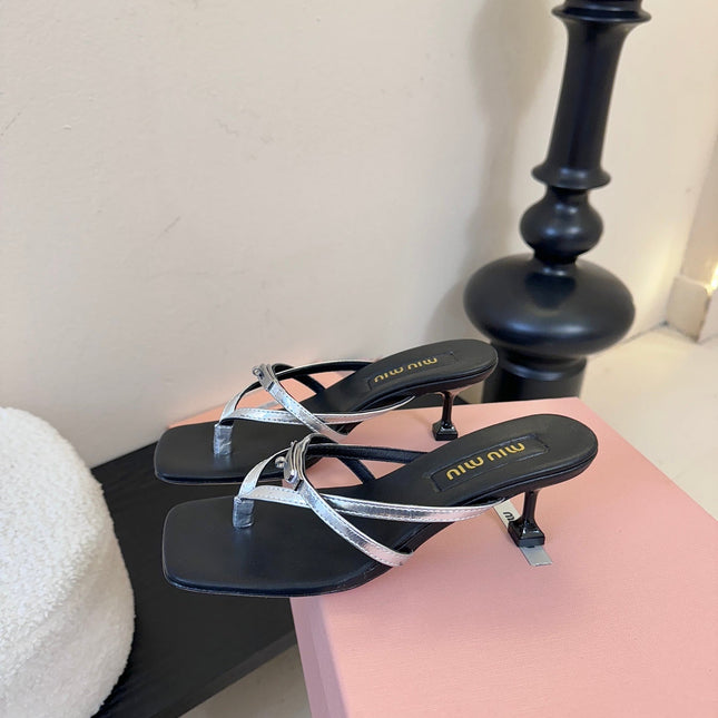 MIUMIU 26S LOW-HEEL THONG SANDALS IN BLACK AND SILVER CALFSKIN