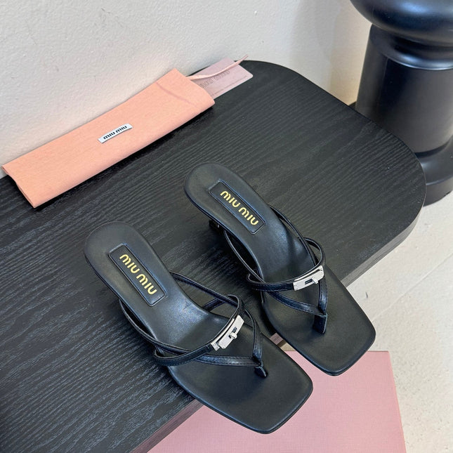 MIUMIU 26S LOW-HEEL THONG SANDALS IN BLACK CALFSKIN